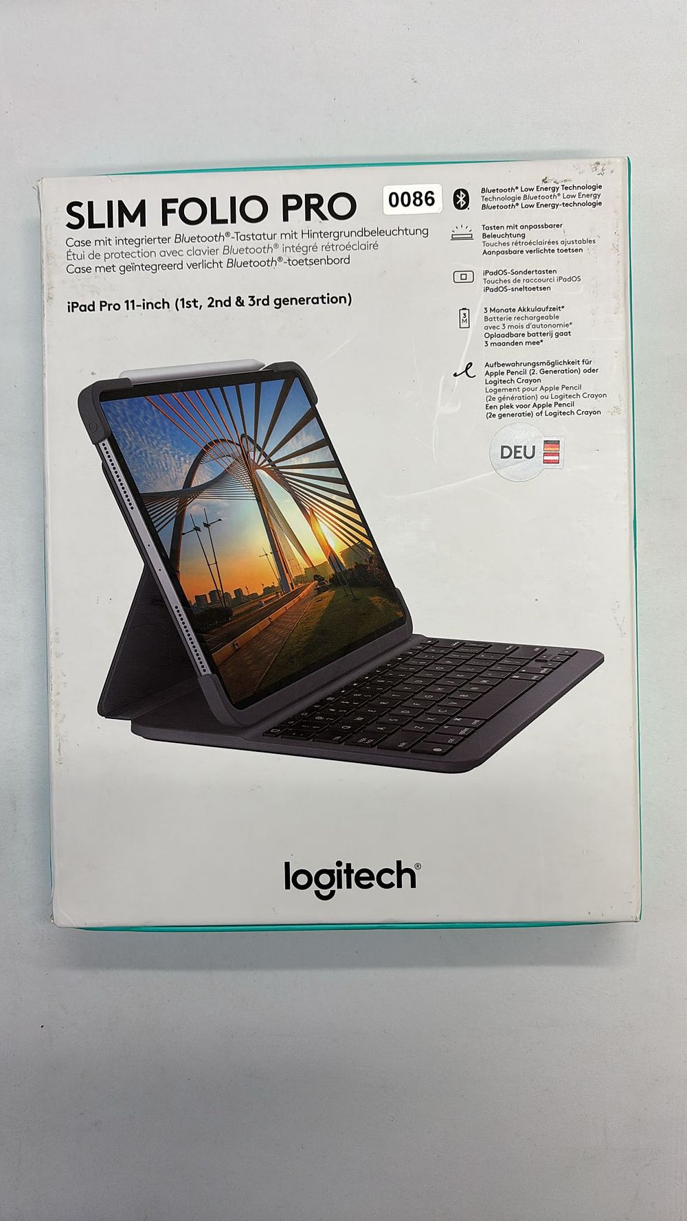 Lot 357: Lot 86 - Logitech Slim Folio Pro keyboard...