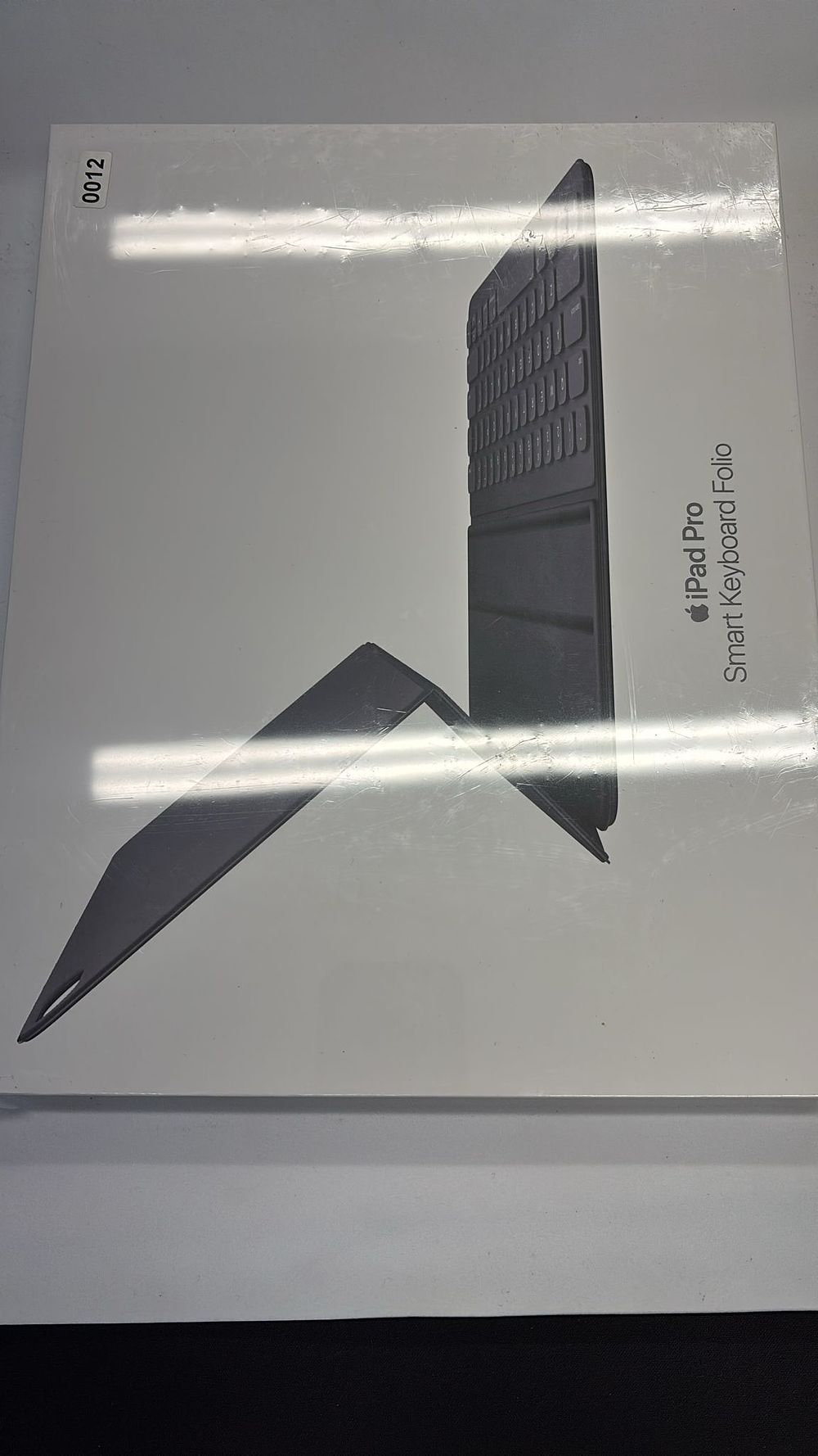Lot 284: Lot 11- Apple Smart Keyboard Folio iPad Pro...