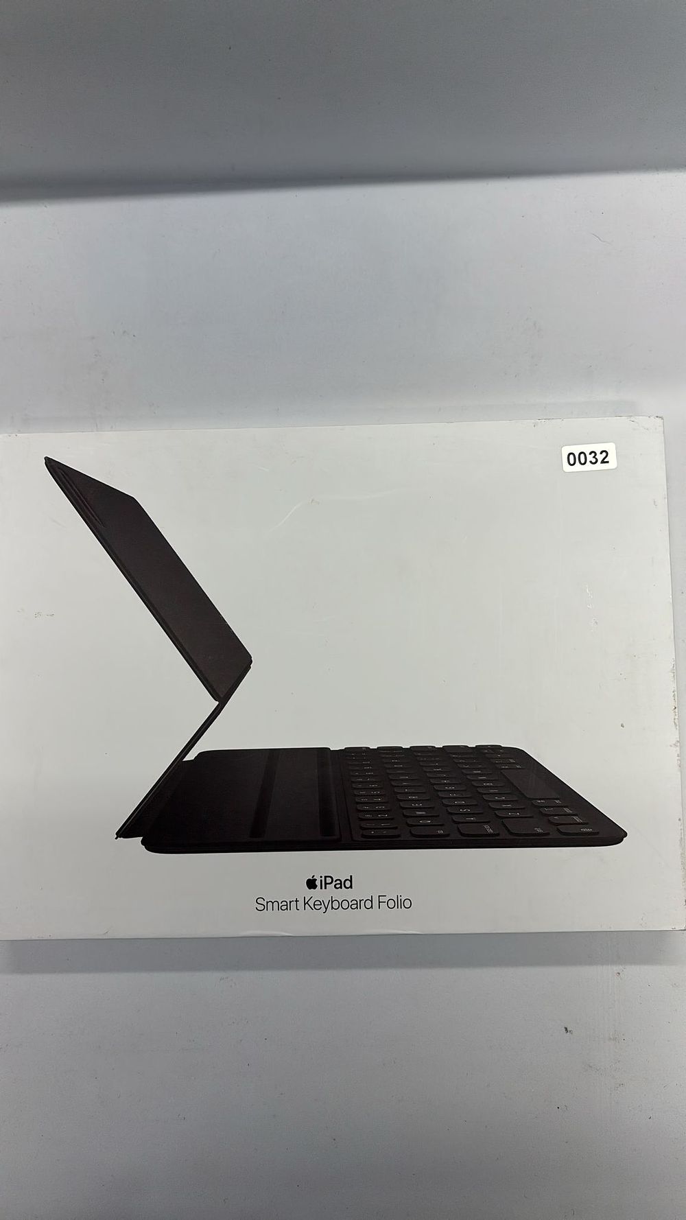 Lot 304: Lot 32- Apple iPad Air (4th gen) and...