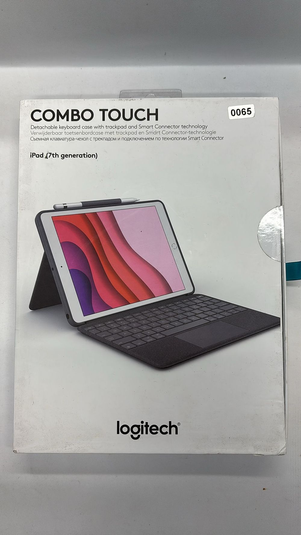 Lot 335: Lot 65 - Logitech detachable keyboard case iPad...