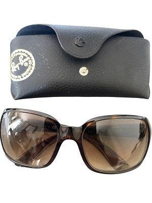 Ray-Ban R4068 710/51 Oversized Sunglasses with Case – Brown Gradient Lenses (Used). Lot Title: 