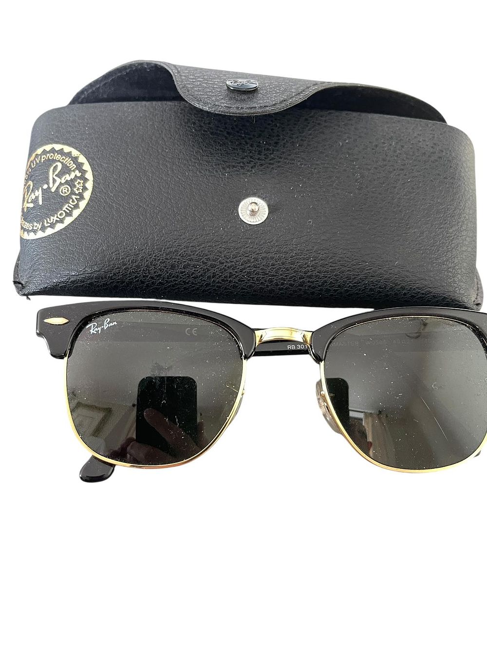 Lot 172: Ray-Ban Clubmaster RB3016 Sunglasses – Black & Gold | With Case