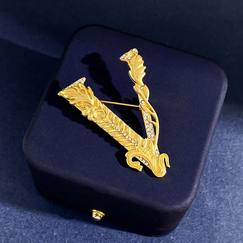 Lot 167: Baroque V shape brooch, vintage women men suit coat accessories pins jewelry