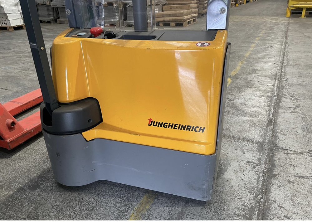 Lot 158: Jungheinrich EJC M10 Electric Pallet Stacker – 2019 – 1,000 kg Capacity (SN FN958324)
