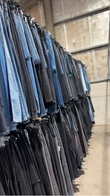 Lot 157: 20x Mystery Clearance Bundles – Mixed Designer & High-Street Jeans – Men’s & Women’s Styles