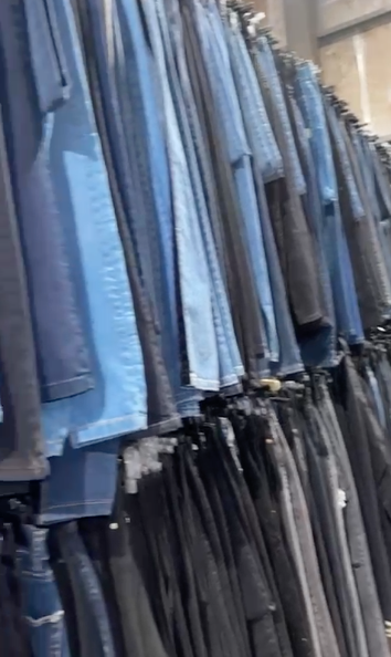 Lot 189: Topshop & Dorothy Perkins Women’s Jeans – Mixed Styles & Sizes – Clearance Bundles