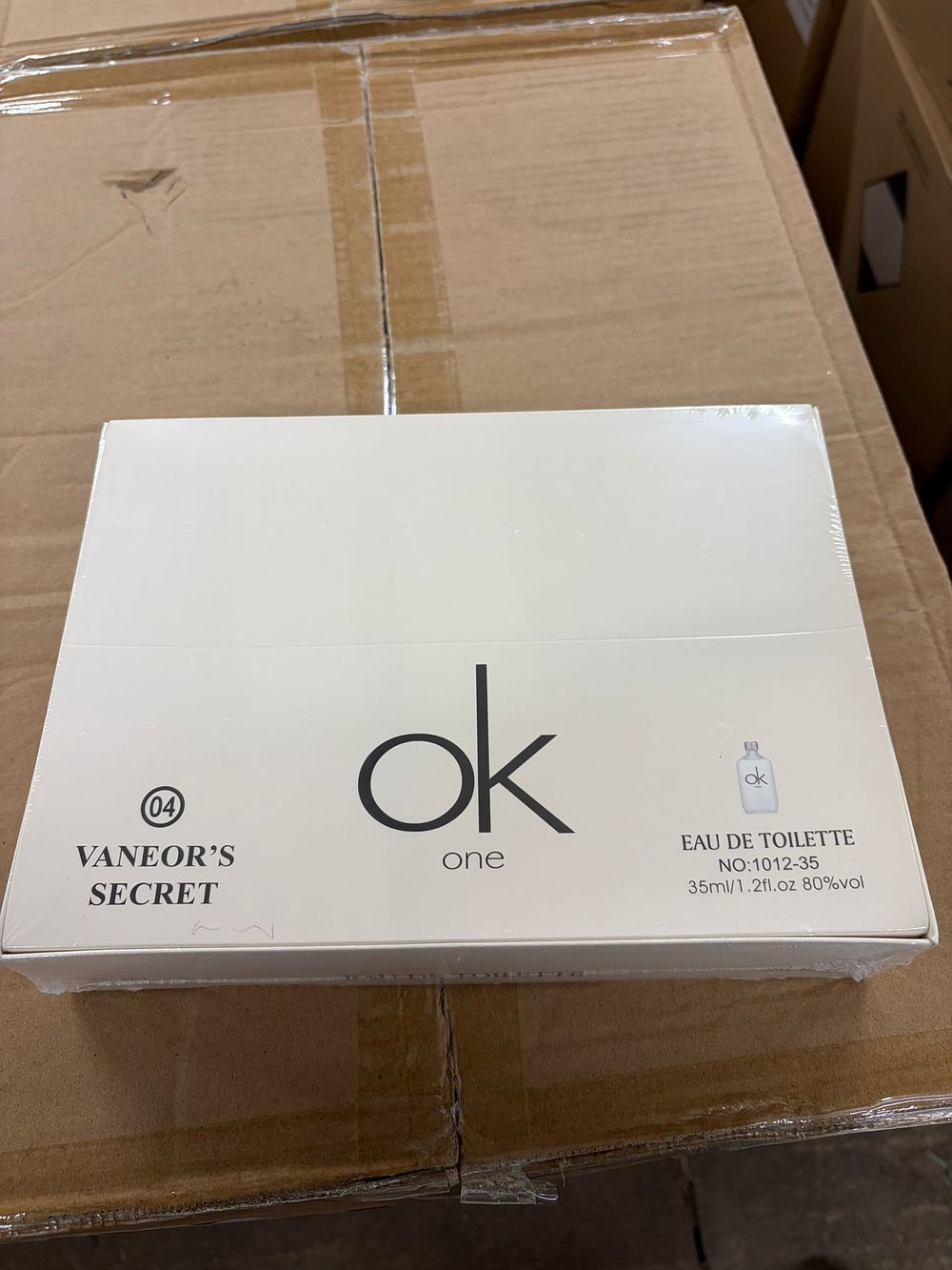 Lot 306: Vaneor’s Secret OK One Eau De Toilette 35ml Gift Set – 20 Piece Box – Wholesale