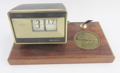 Bulova desk flip calendar / perpetual-style desk clock. Bulova vintage-style desk clock 