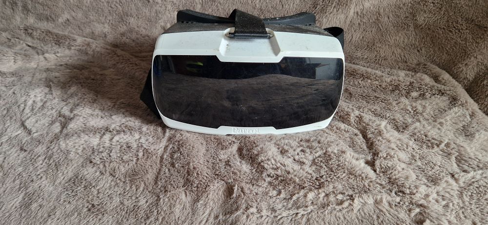 Lot 1189: Parrot VR Cockpit glasses.