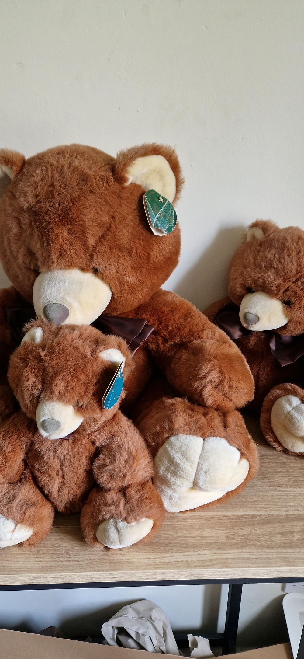 Lot 1219: Brown teddy bears, likely plush stuffed animals, available in various sizes from small to large.