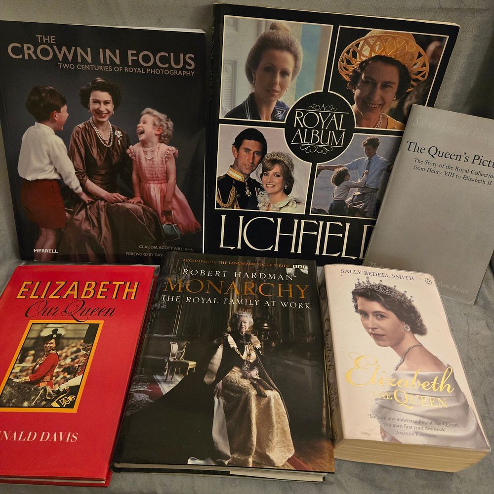 Lot 1266: A large hardback collection of books relating to the work of the British Monarchy