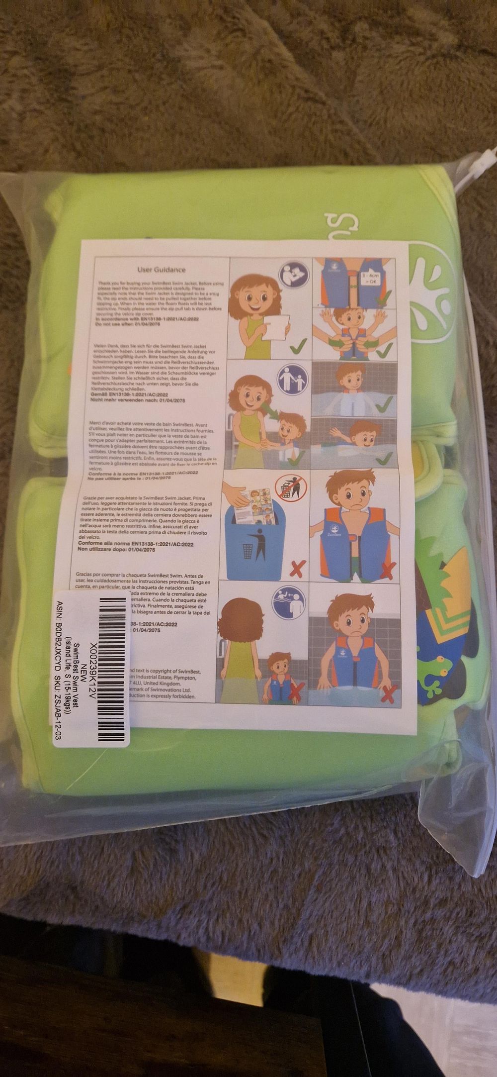 Lot 1309: kids' swimming float vest