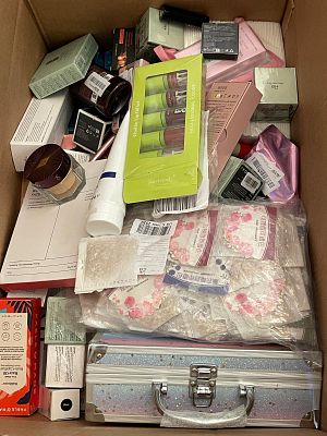 Viral Trending Cosmetics & Beauty Mystery Box – 100–150 Mixed Items – Ideal for TikTok & 