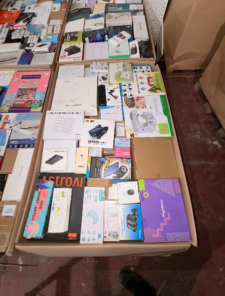 Lot 10: B2B Clearance Mystery Pallet Approx. 250500 Mixed Online Retail Items