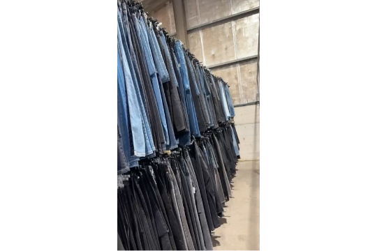 Lot 69: 50x Mystery Clearance Bundles Mixed Designer & High-Street Jeans Mens & Womens Styles