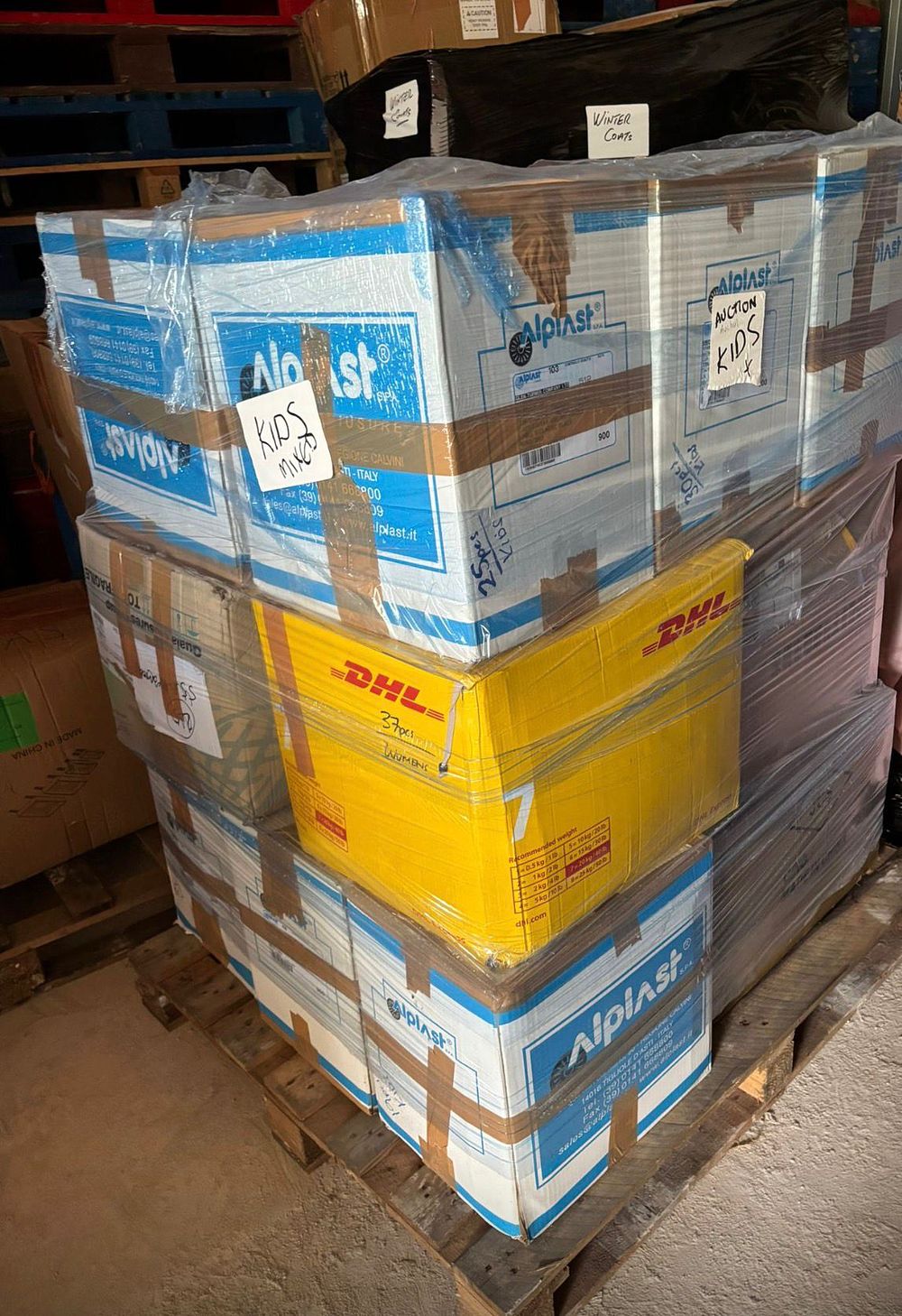 Lot 92: Full Pallet of Women's Clothing - Mixed Branded & Unbranded Stock Description