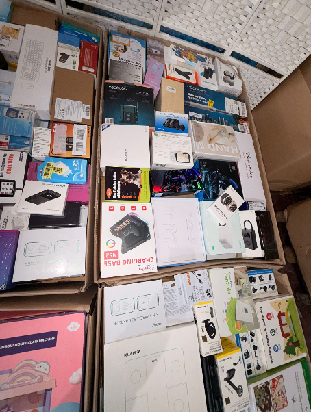 Lot 106: B2B Clearance Mystery Pallet Approx. 250500 Mixed Online Retail Items