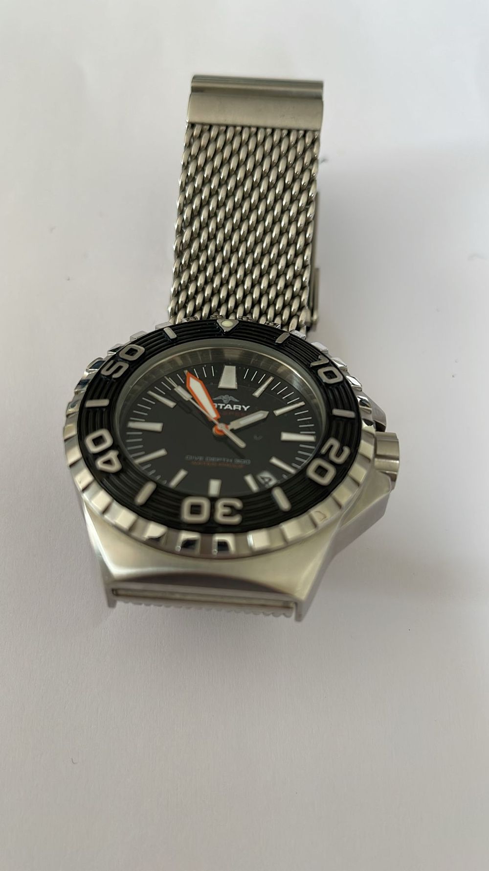 Lot 12: Mens Diver Style Watch Black Dial Orange Seconds Stainless Steel Mesh Strap