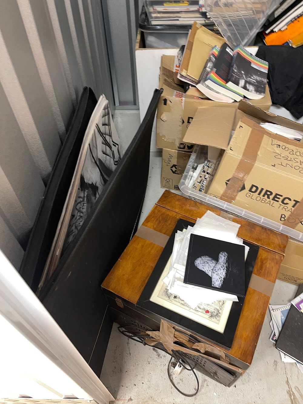 Lot 31: Uncollected Storage Clearance Unit - Manchester - Mixed Personal & Household Effects - £1 Start