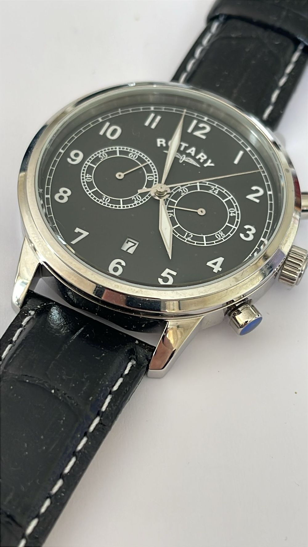 Lot 76: Rotary Style Wristwatch Black Dial Leather Strap Classic Design