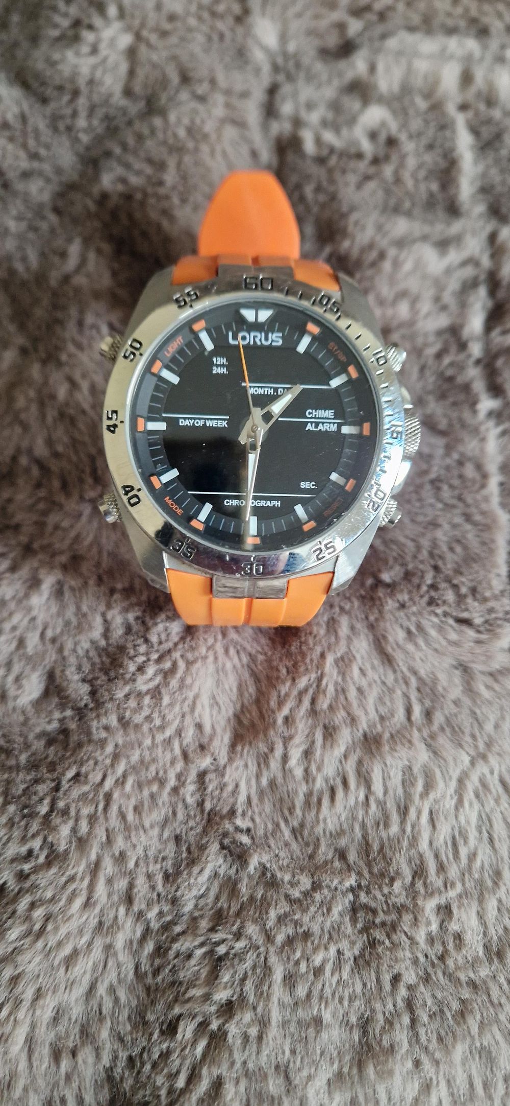Lot 390: Lorus men's sports watch