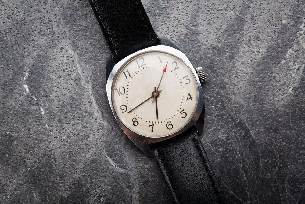 Lot 461: Rotary Style Wristwatch Cream Dial Black Strap Classic Casual Watch