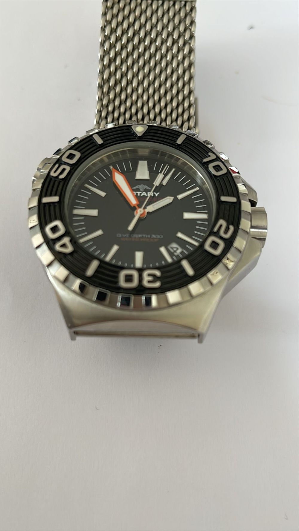 Lot 463: Mens Diver Style Watch Black Dial Orange Seconds Stainless Steel Mesh Strap