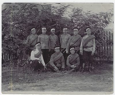 Славные Алексопольцы. Офицеры и ординарцы-самокатчики 31-го пехотного Алексопольского полка. 