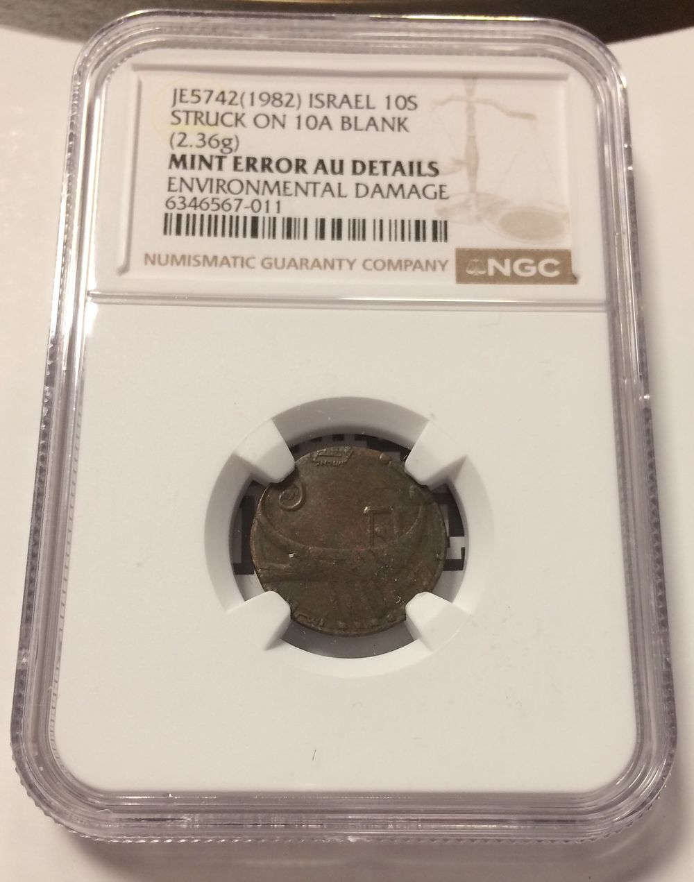 Israel , Coin with Error in 10 sheqalim 1982 made from bronze and not Nickel, because he was 