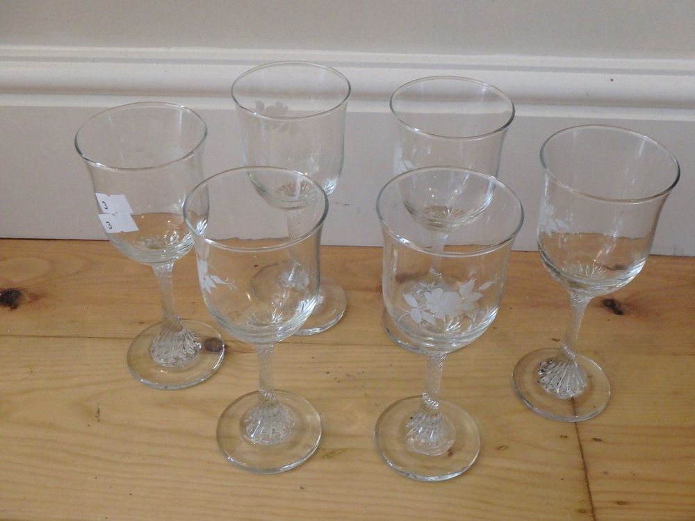 Lot 14: Set of 6 Hand Etched Floral Design Wine...