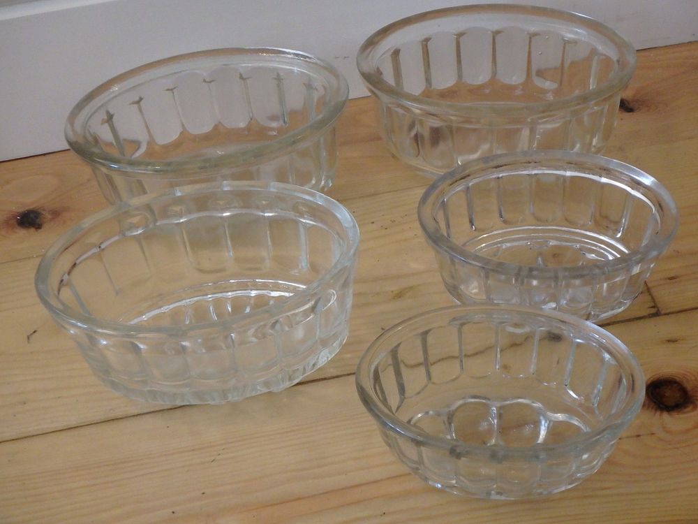 Lot 15: 5 Vintage Glass Jelly Moulds Different Sizes