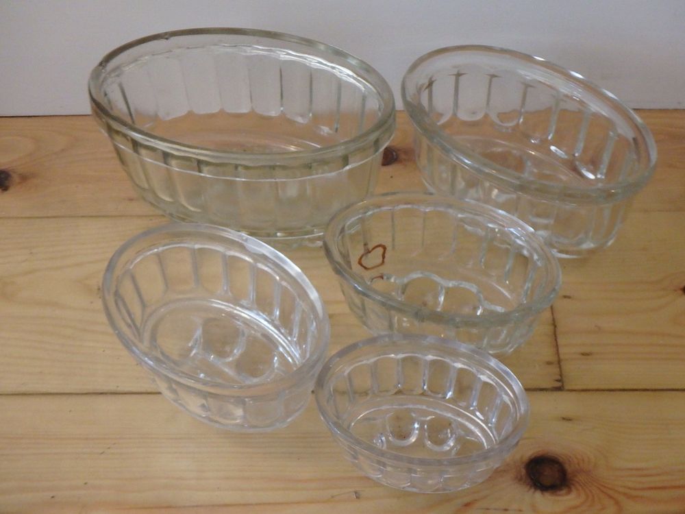 Lot 16: 5 Vintage Glass Jelly Moulds Different Sizes