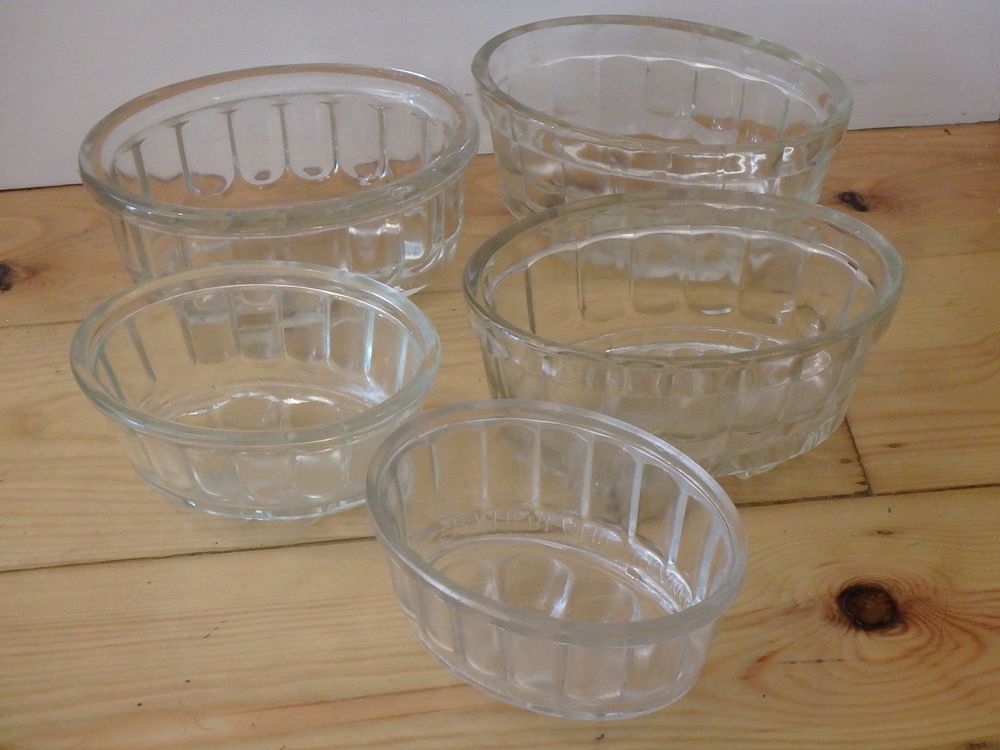Lot 17: 5 Vintage Glass Jelly Moulds Different Sizes