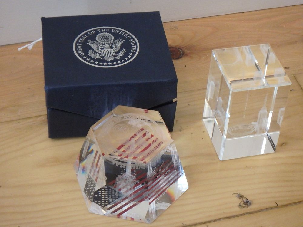 Lot 20: Giant Seal of the United States Paper Weight...