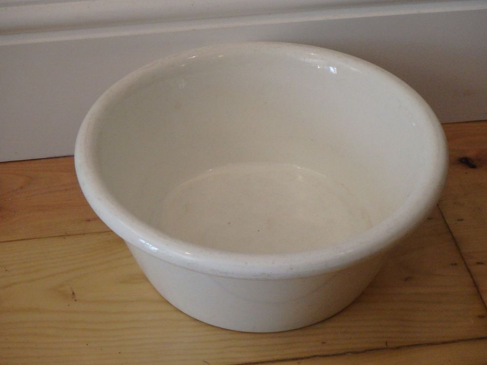 Lot 28: Royal Daulton White Diary Bowl