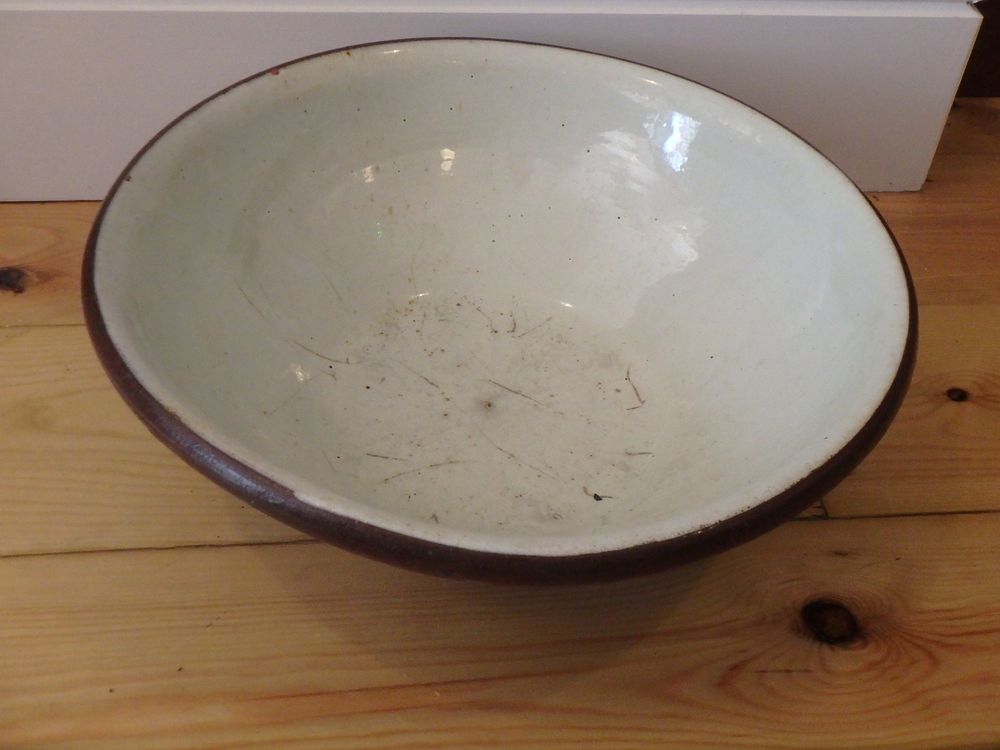 Lot 30: Medium Sized Terracotta Glazed Diary Bowl