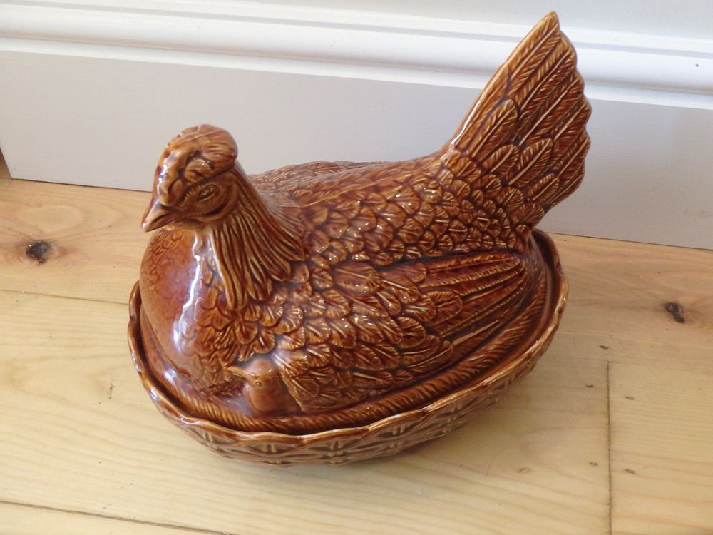 Lot 42: Vintage Brown Portmeirion Chicken/hen on the nest –...