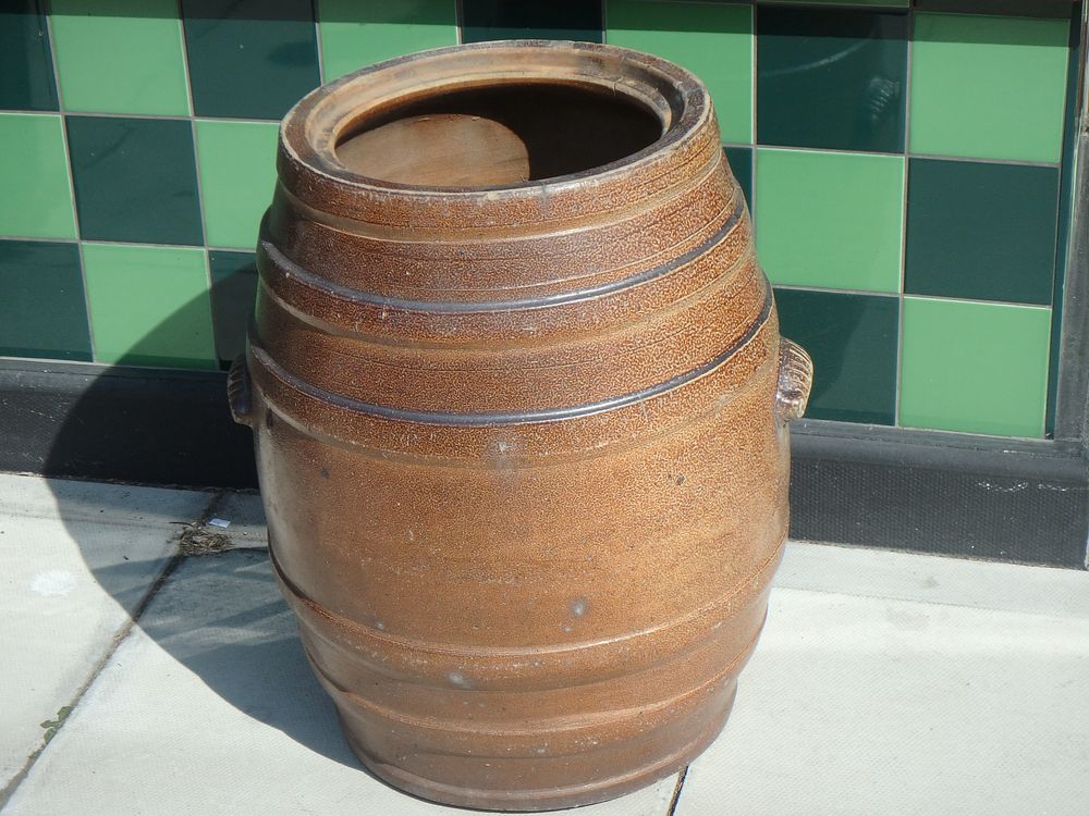 Lot 43: Stunning Very Large Salt Glazed Fish Barrel 62cm...