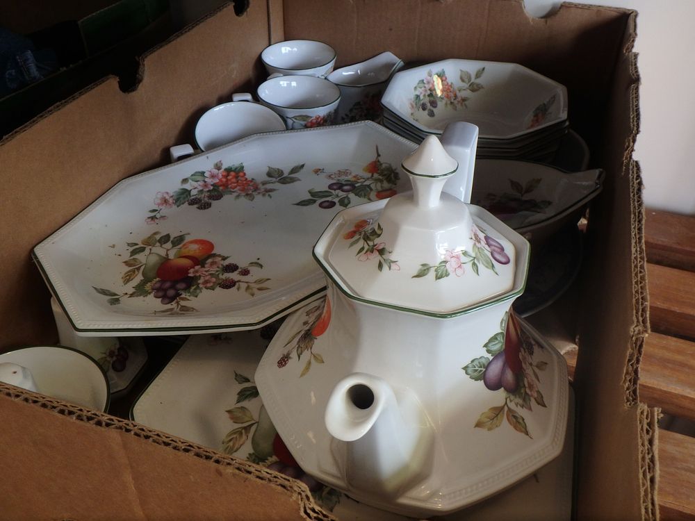 Lot 49: Large Amount of Vintage Johnson Bro’s 1990 Fresh...