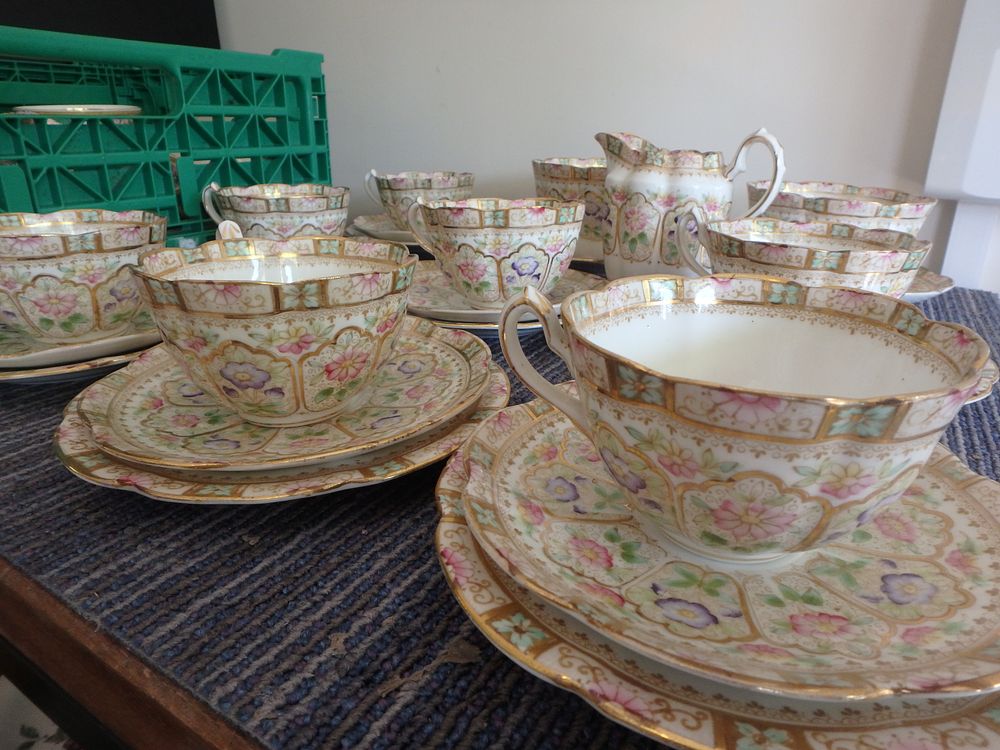 Lot 52: 21 Piece Tea Set Colclough Bone China