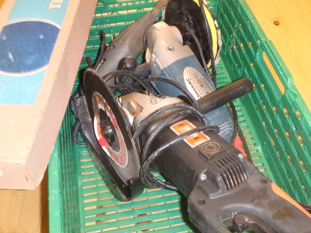 Lot 521: Box of Power Tools Challenge Disc Cutter, Electric...