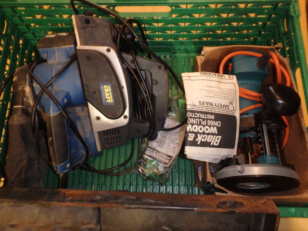 Lot 522: Box of Power Tools, Electric Planer, Sander, DN66...