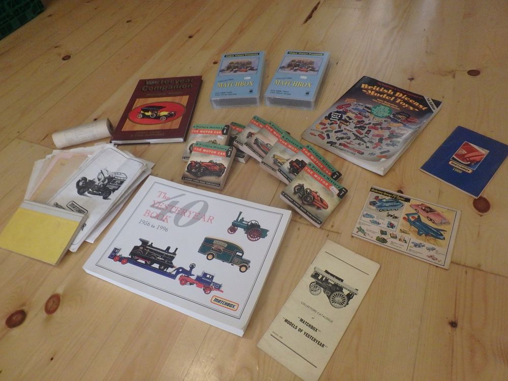 Lot 552: Matchbox reference books, UHS, emphrea etc