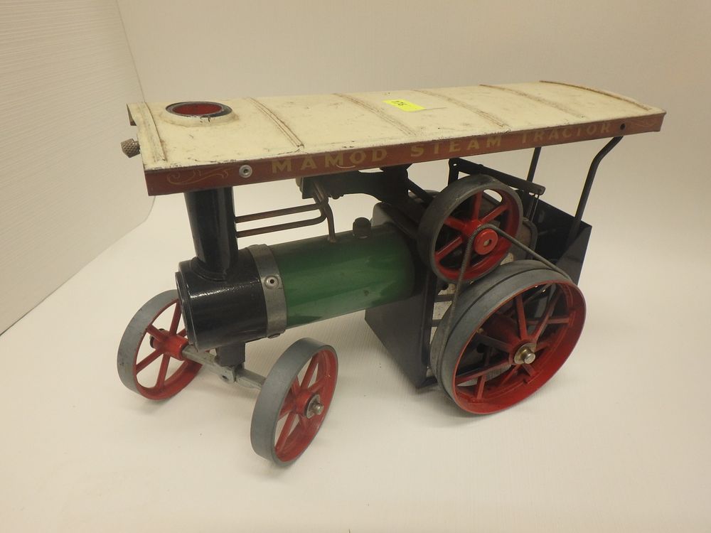 Lot 554: Model steam engine