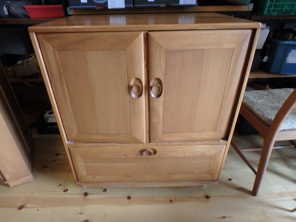 Lot 567: Mid-Century Ercol Windsor TV Cabinet with Slideback Consealing...
