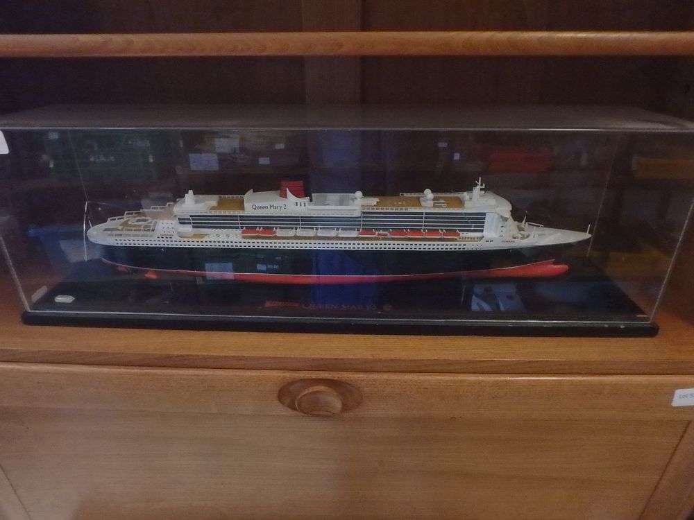 Lot 568: Queen Mary II Model Ship in Case