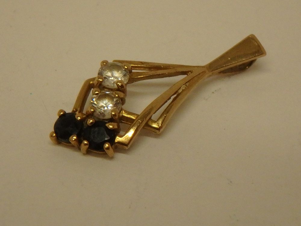 Lot 22: 9ct Gold 4 Stone Pendant 1g