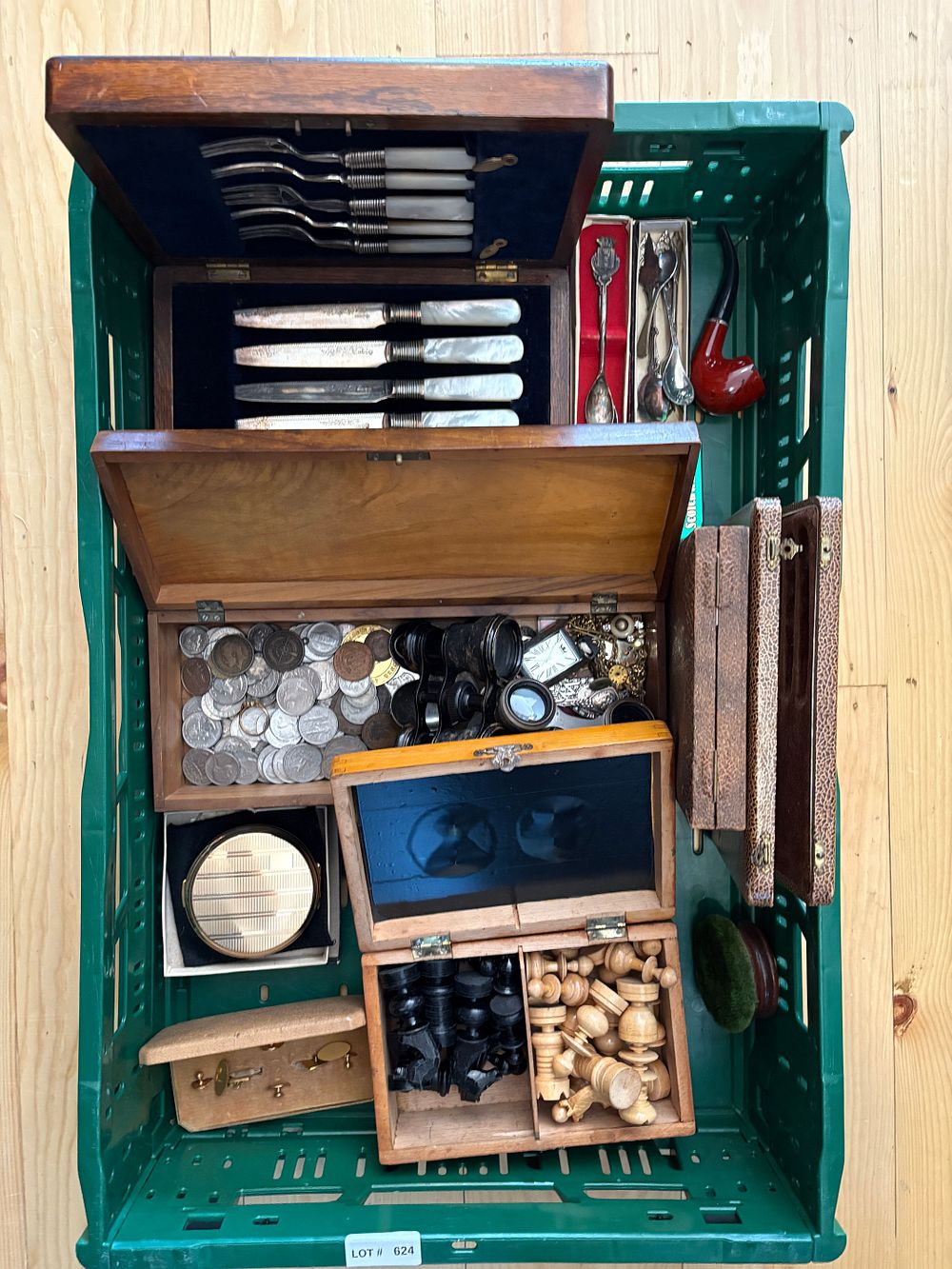 Lot 624: Good mixed lot including good quantity American coins and cutlery etc