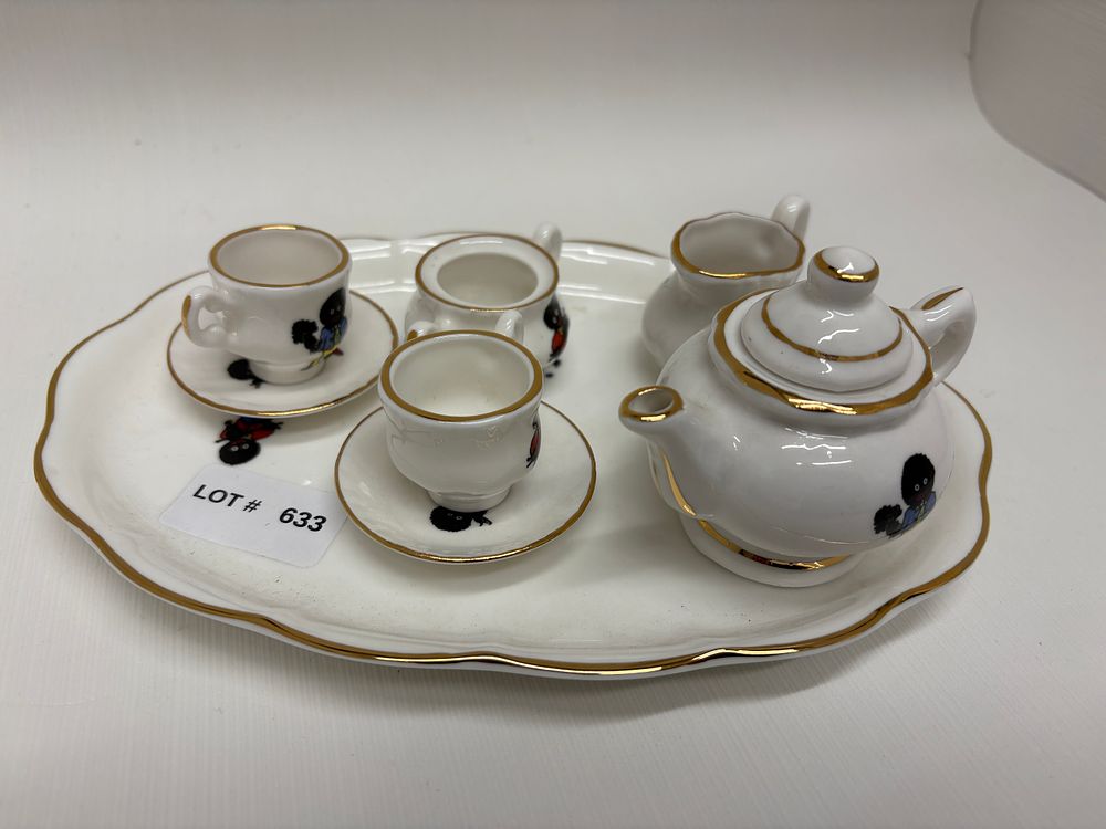Lot 633: Roberson jam miniature tea set