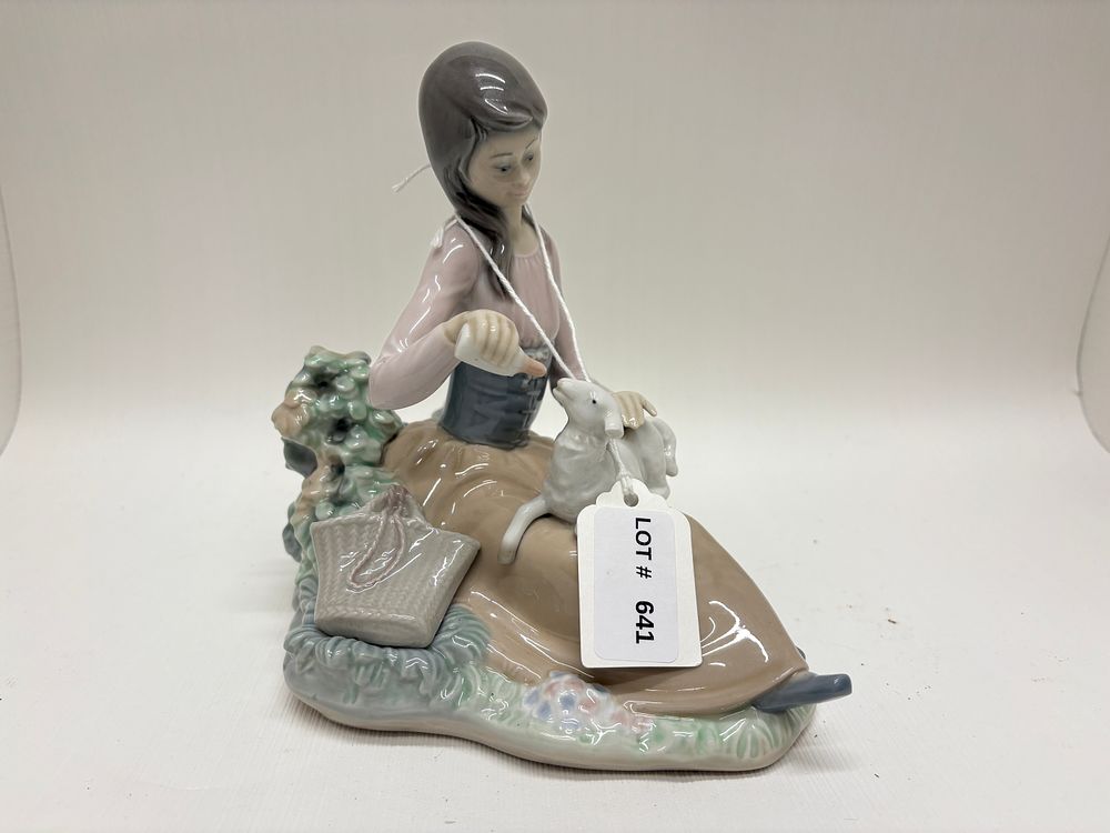Lot 641: Lladro porcelain figurine "little bo peep"